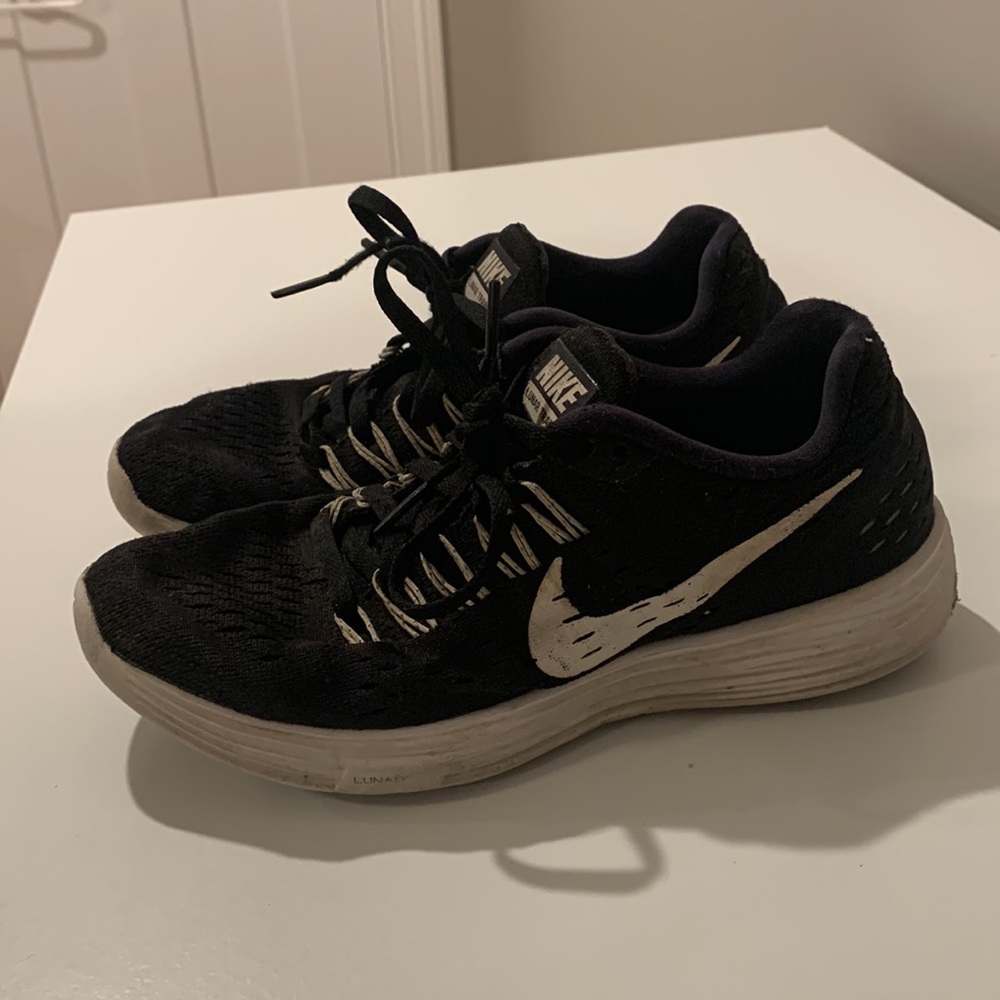 Sneakers - Picture 4 of 10